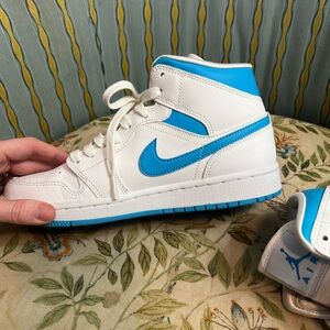 Nike air Jordan 7.5 Air Jordan 1 Mid White & Blue Sneakers